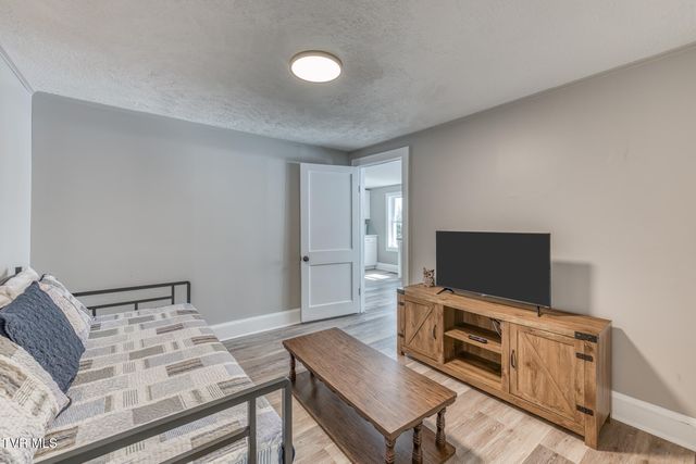 176 Crescent Drive, Bristol, VA 24201