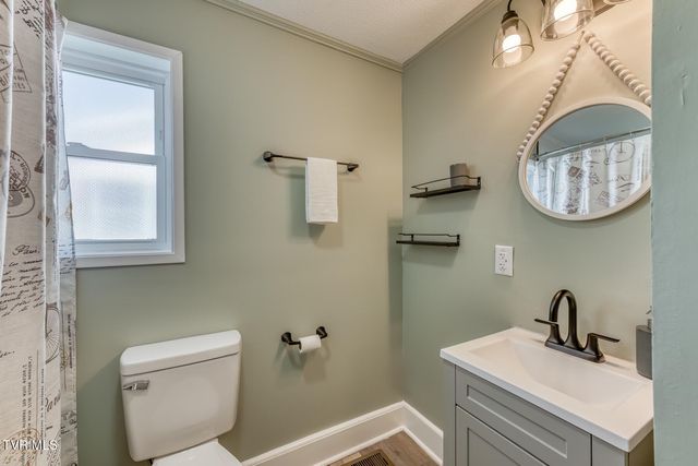 176 Crescent Drive, Bristol, VA 24201