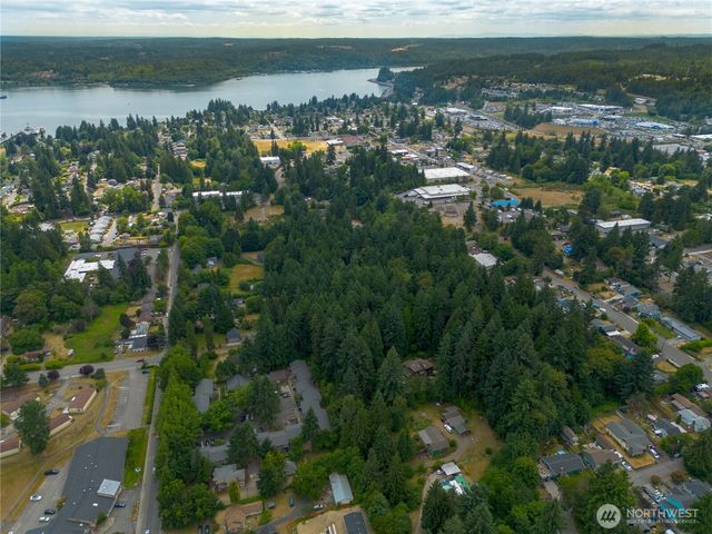 1 XXXX 1ST Street, Bremerton, WA 98312