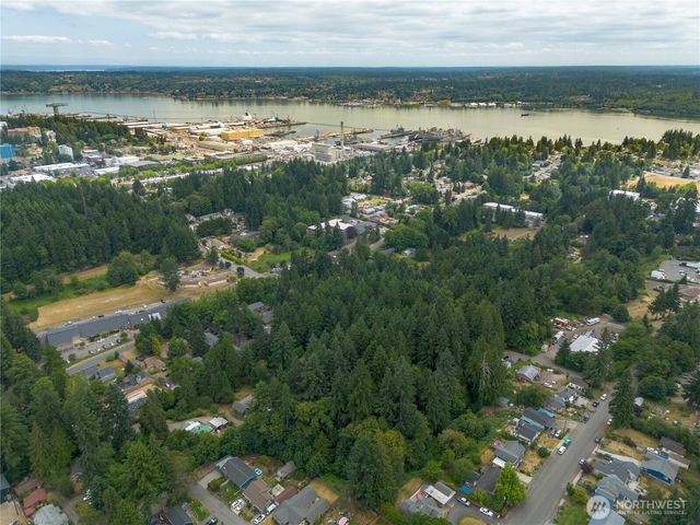1 XXXX 1ST Street, Bremerton, WA 98312