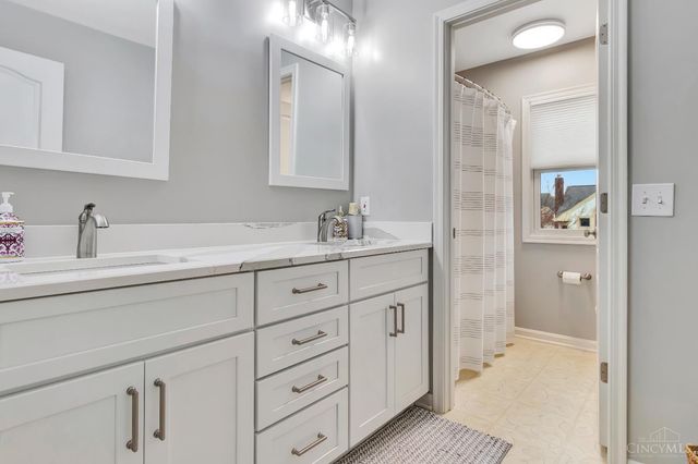 6790 Parklake Drive, Mason, OH 45040