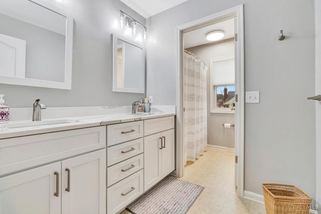 6790 Parklake Drive, Mason, OH 45040