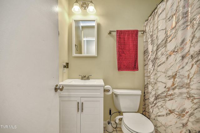22126 Pinebrook Drive Drive, Bristol, VA 24202