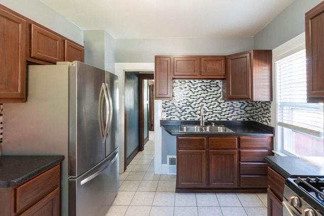 810 73rd STREET, Kenosha, WI 53143