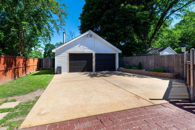 810 73rd STREET, Kenosha, WI 53143