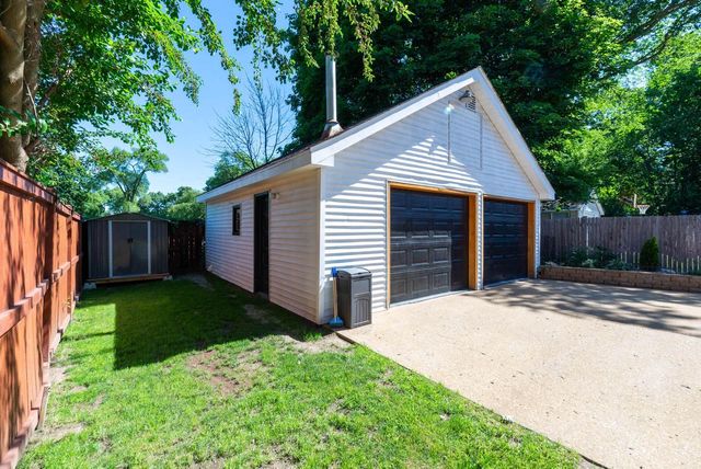 810 73rd STREET, Kenosha, WI 53143