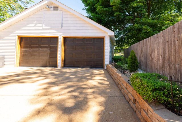 810 73rd STREET, Kenosha, WI 53143