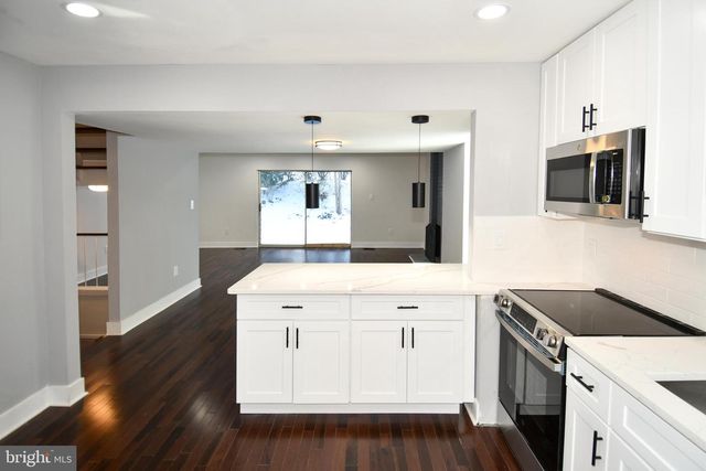 9201 THREE OAKS DR, Silver Spring, MD 20901