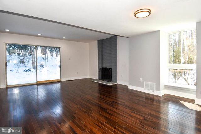 9201 THREE OAKS DR, Silver Spring, MD 20901