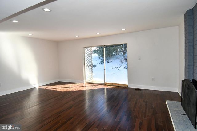 9201 THREE OAKS DR, Silver Spring, MD 20901