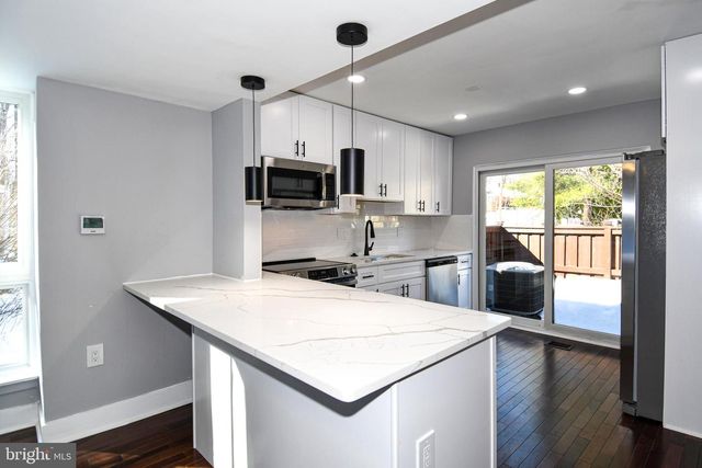 9201 THREE OAKS DR, Silver Spring, MD 20901