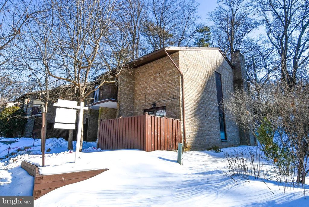 9201 THREE OAKS DR, Silver Spring, MD 20901