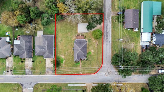 125 N Shirley St, Alvin, TX 77511