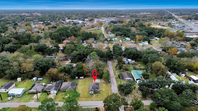 125 N Shirley St, Alvin, TX 77511