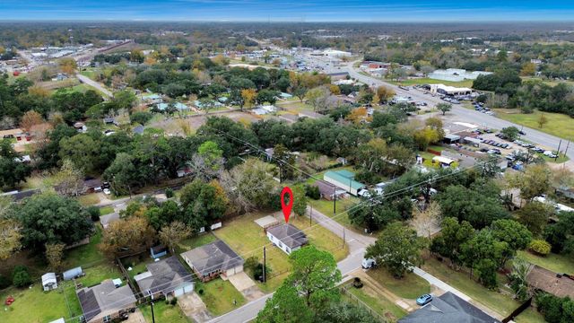 125 N Shirley St, Alvin, TX 77511