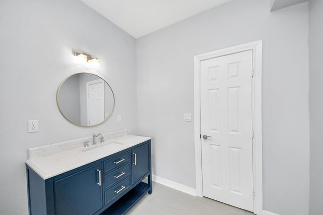 125 N Shirley St, Alvin, TX 77511