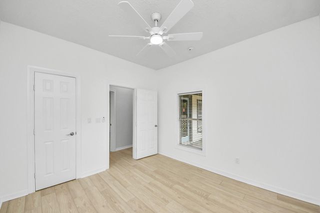 125 N Shirley St, Alvin, TX 77511