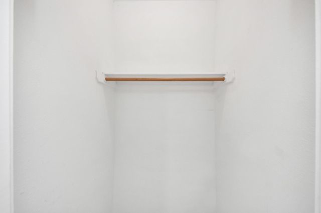 125 N Shirley St, Alvin, TX 77511