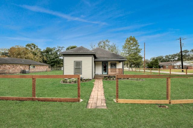 125 N Shirley St, Alvin, TX 77511