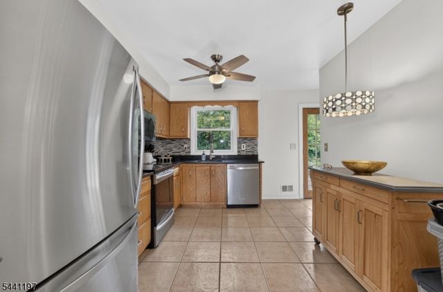 22 Sandra Rd, East Amwell Twp., NJ 08551