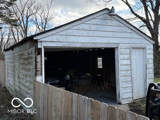 1805 E Carver Drive, Muncie, IN 47303