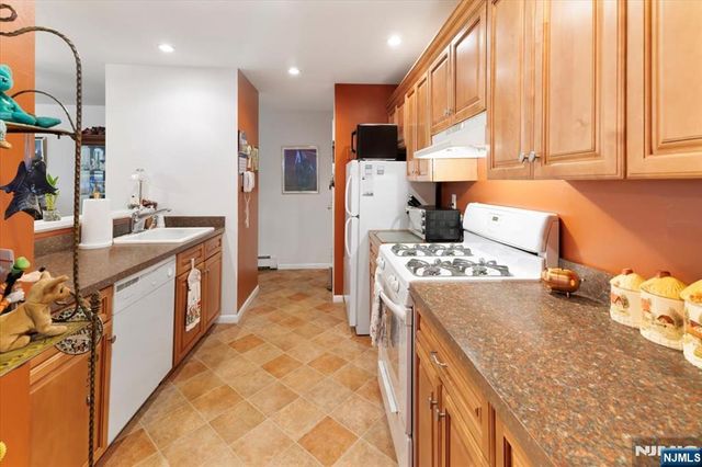 16 Elm Street 1, Bergenfield, NJ 07621