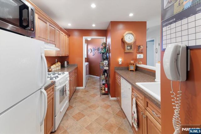 16 Elm Street 1, Bergenfield, NJ 07621