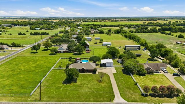 1328 Pierce Road, Red Oak, TX 75154