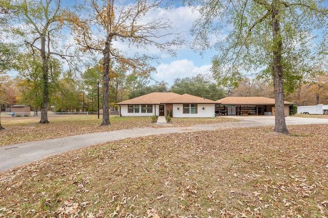 304 Hosea Forrest Road, Huntington, TX 75949