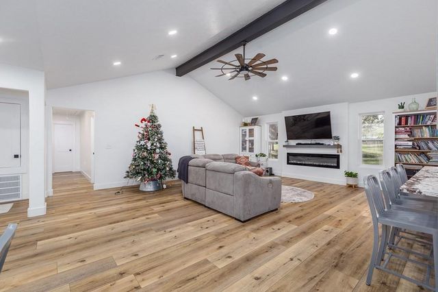 304 Hosea Forrest Road, Huntington, TX 75949