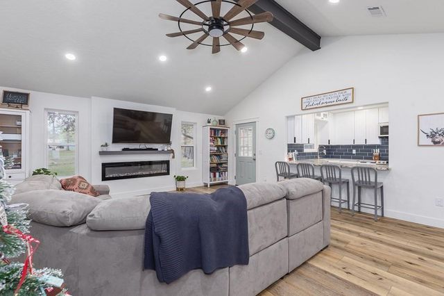 304 Hosea Forrest Road, Huntington, TX 75949