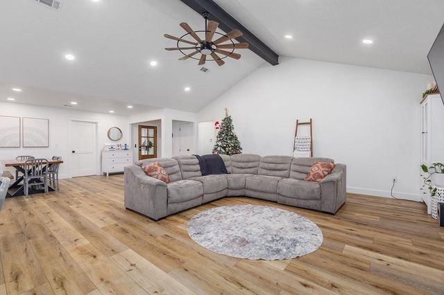 304 Hosea Forrest Road, Huntington, TX 75949