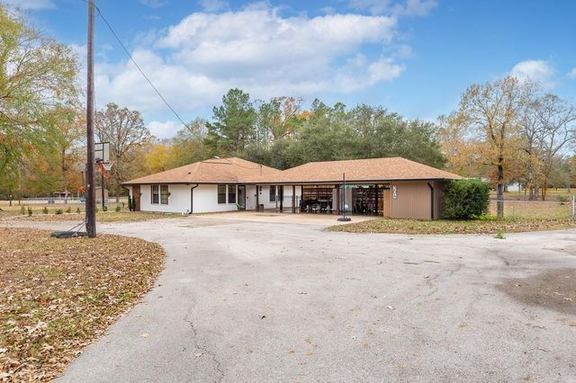 304 Hosea Forrest Road, Huntington, TX 75949