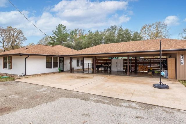 304 Hosea Forrest Road, Huntington, TX 75949