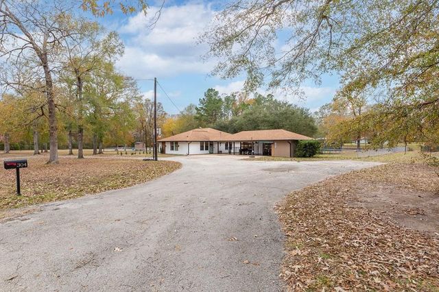 304 Hosea Forrest Road, Huntington, TX 75949