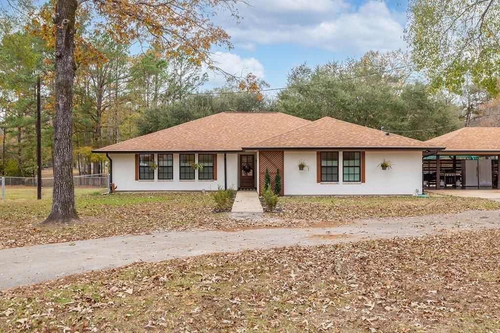 304 Hosea Forrest Road, Huntington, TX 75949