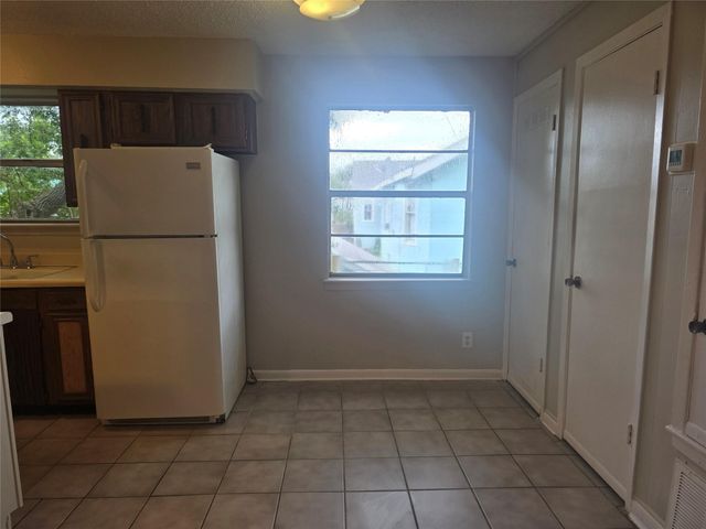 3714 Avenue S 10, Galveston, TX 77550