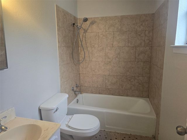 3714 Avenue S 10, Galveston, TX 77550