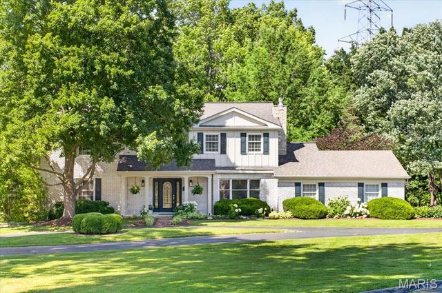 13231 Thornhill Drive, Town And Country, MO 63131