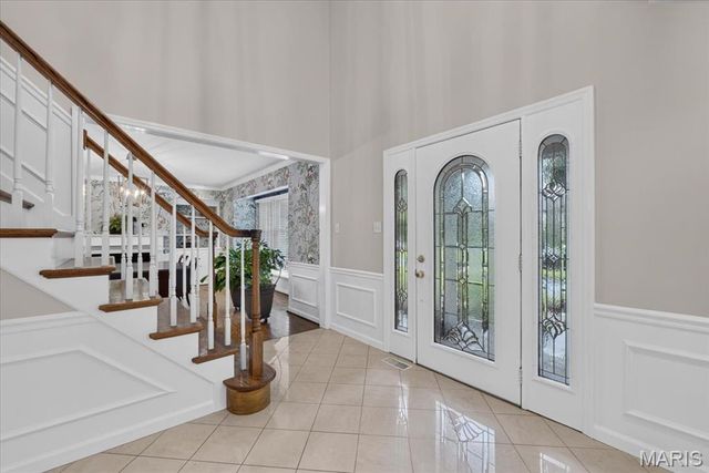 13231 Thornhill Drive, Town And Country, MO 63131