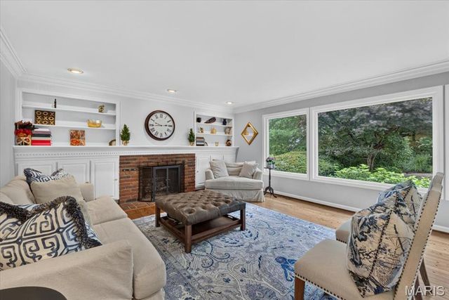 13231 Thornhill Drive, Town And Country, MO 63131
