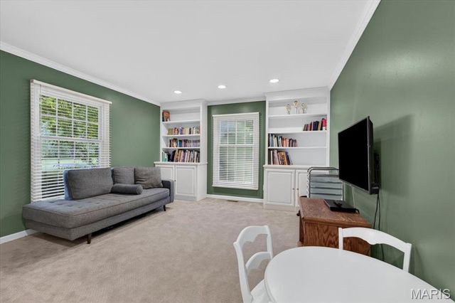 13231 Thornhill Drive, Town And Country, MO 63131