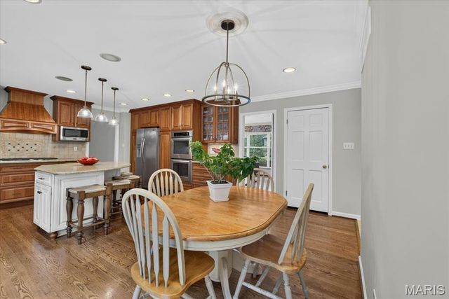 13231 Thornhill Drive, Town And Country, MO 63131