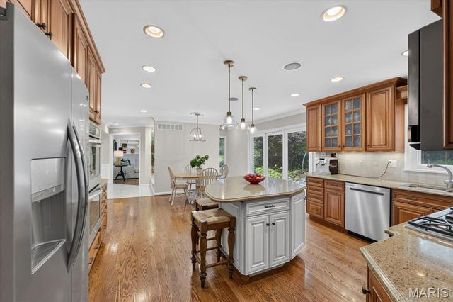 13231 Thornhill Drive, Town And Country, MO 63131