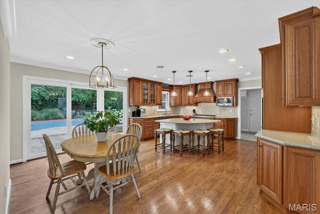 13231 Thornhill Drive, Town And Country, MO 63131