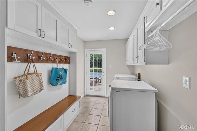 13231 Thornhill Drive, Town And Country, MO 63131