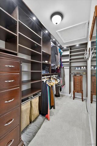13231 Thornhill Drive, Town And Country, MO 63131