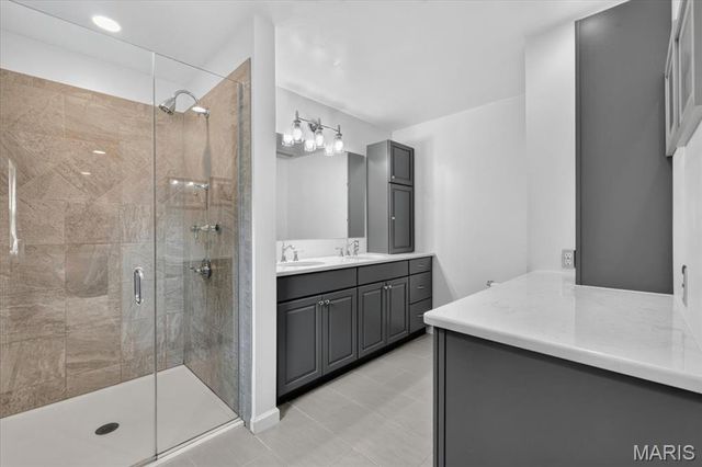 13231 Thornhill Drive, Town And Country, MO 63131