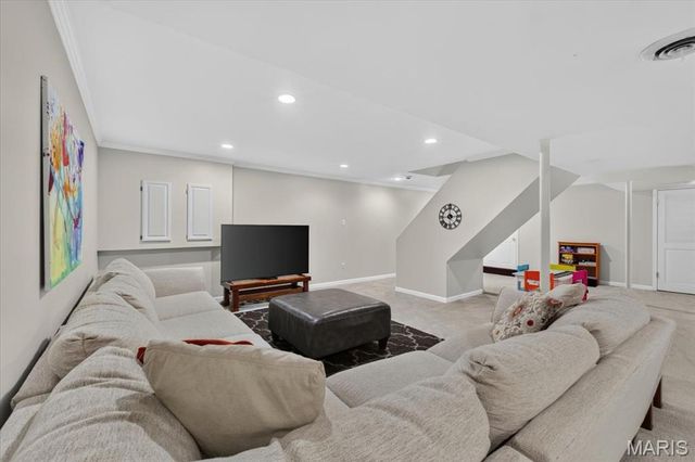 13231 Thornhill Drive, Town And Country, MO 63131