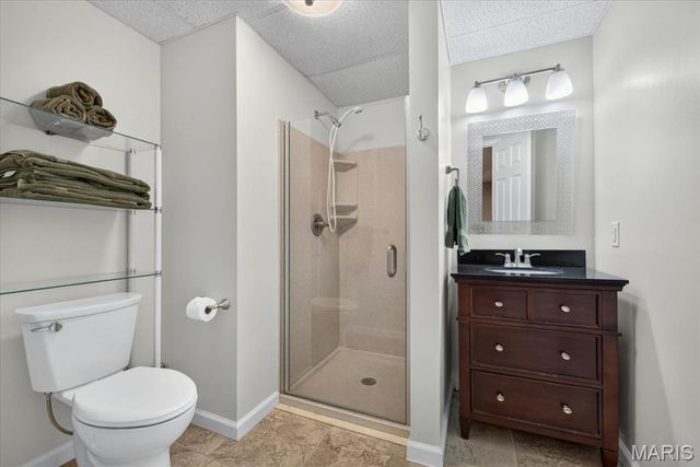 13231 Thornhill Drive, Town And Country, MO 63131